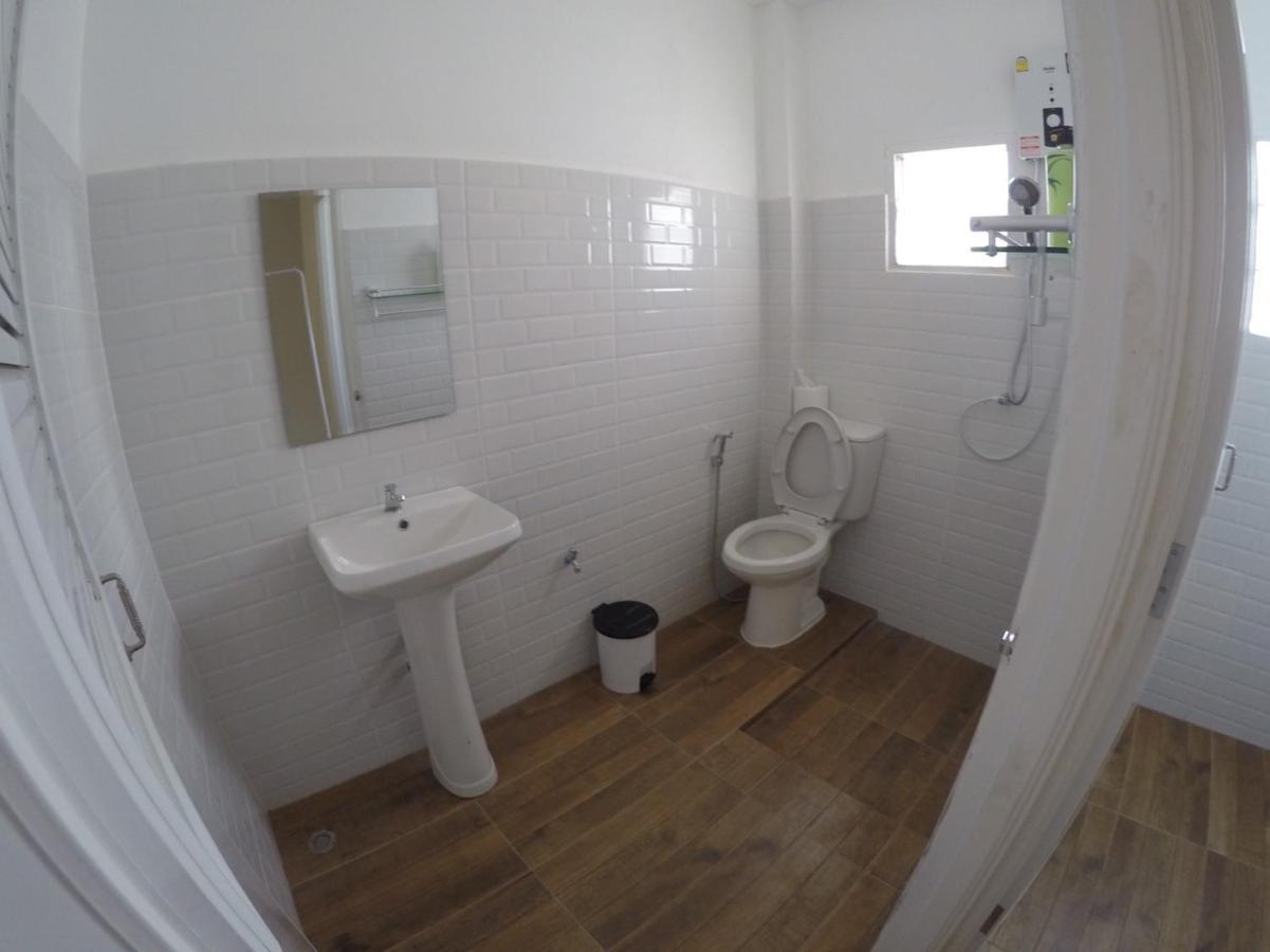 24 Poshtel Chiangmai Pansiyon Chiang Mai Dış mekan fotoğraf