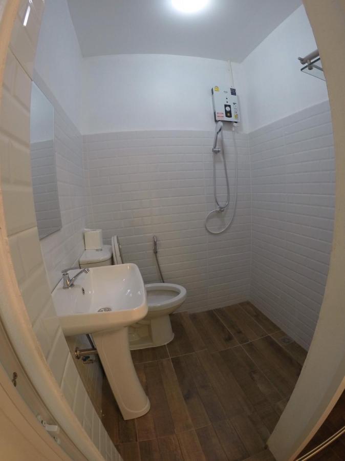 24 Poshtel Chiangmai Pansiyon Chiang Mai Dış mekan fotoğraf