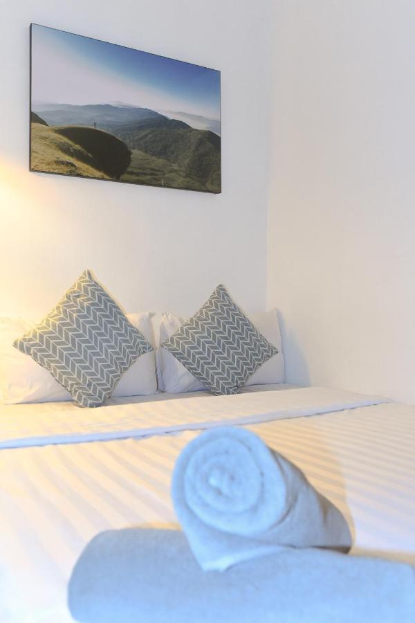 24 Poshtel Chiangmai Pansiyon Chiang Mai Dış mekan fotoğraf