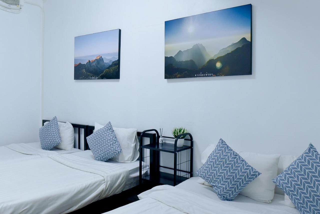 24 Poshtel Chiangmai Pansiyon Chiang Mai Dış mekan fotoğraf