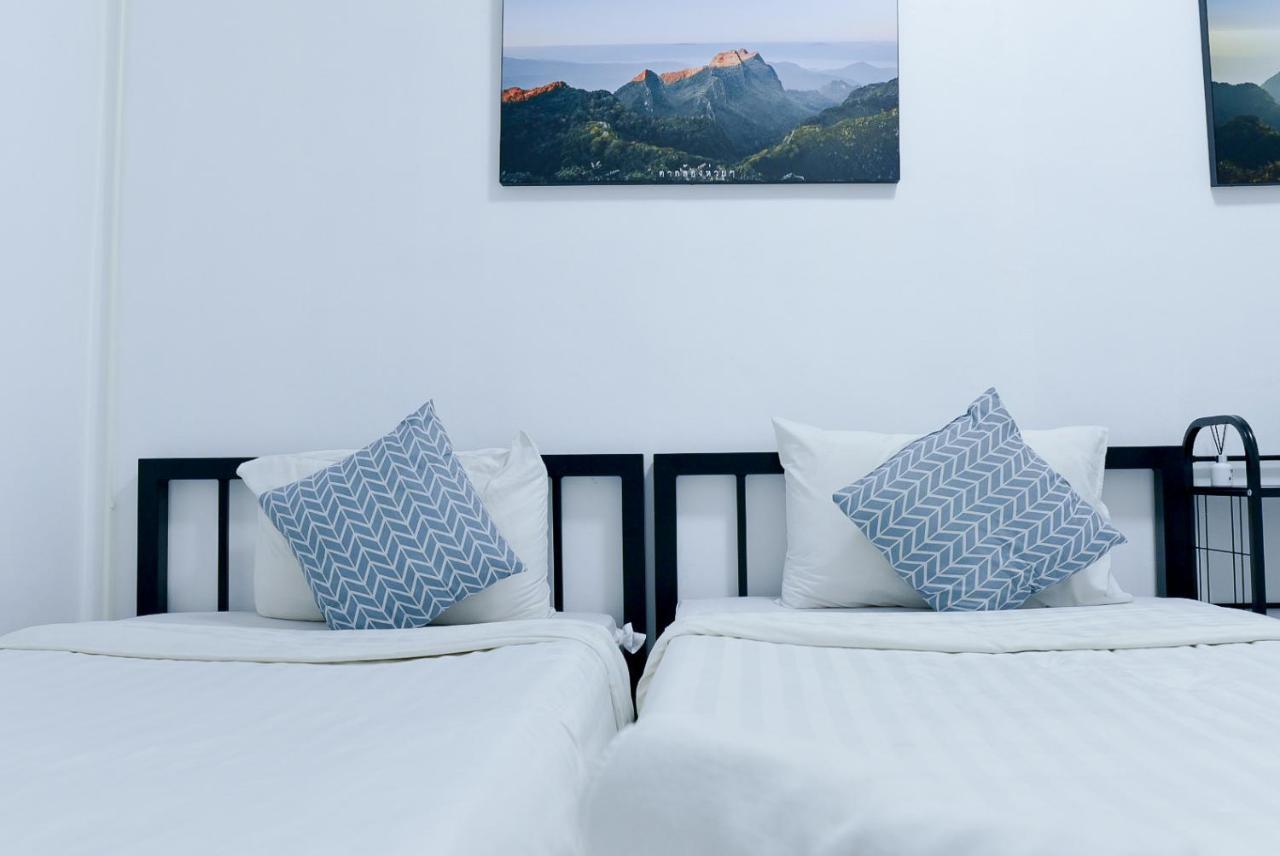 24 Poshtel Chiangmai Pansiyon Chiang Mai Dış mekan fotoğraf
