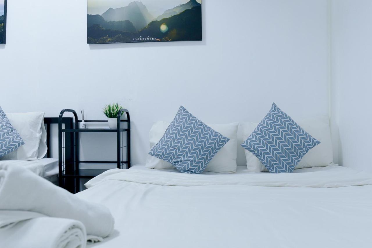 24 Poshtel Chiangmai Pansiyon Chiang Mai Dış mekan fotoğraf