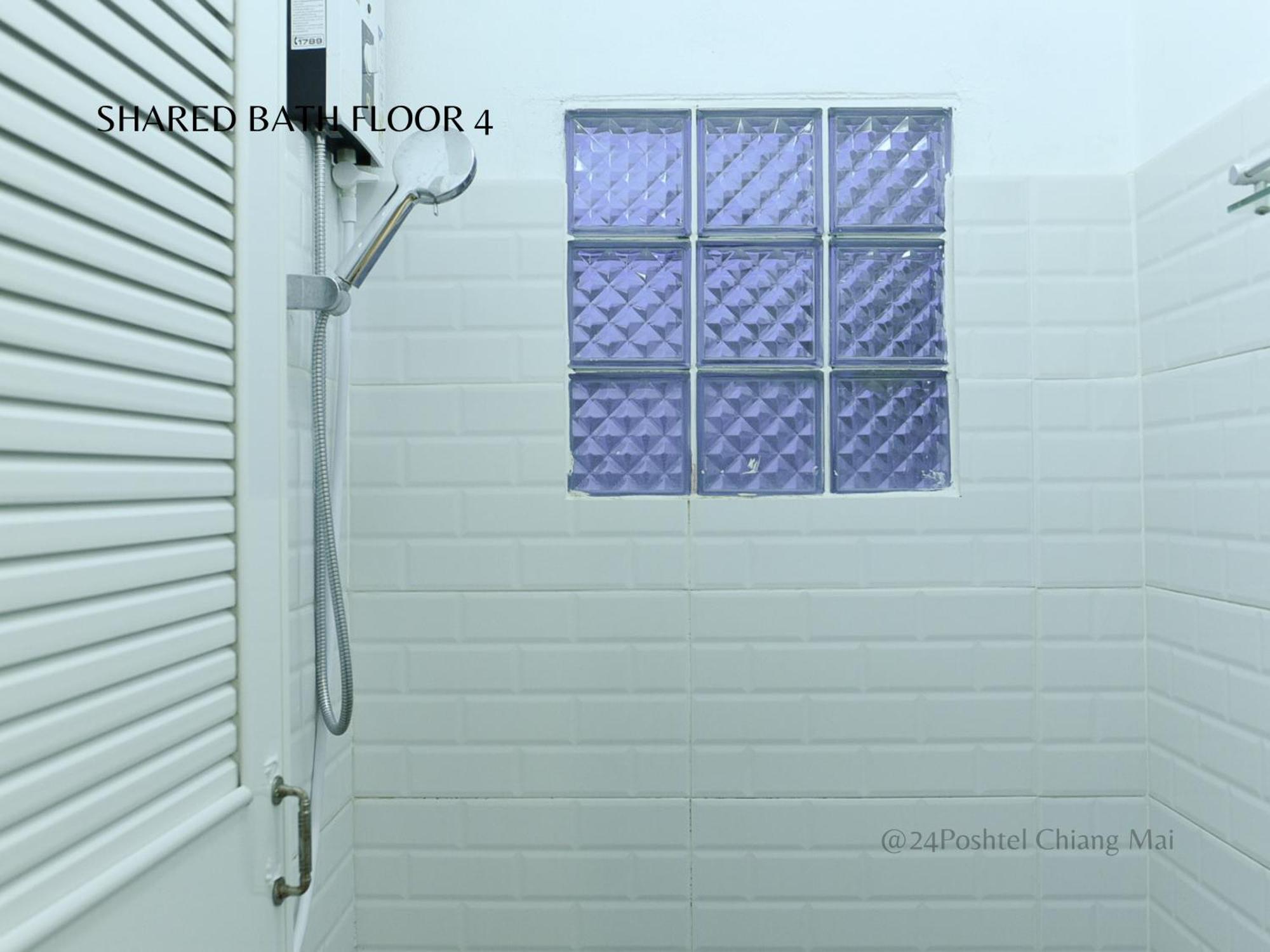 24 Poshtel Chiangmai Pansiyon Chiang Mai Oda fotoğraf
